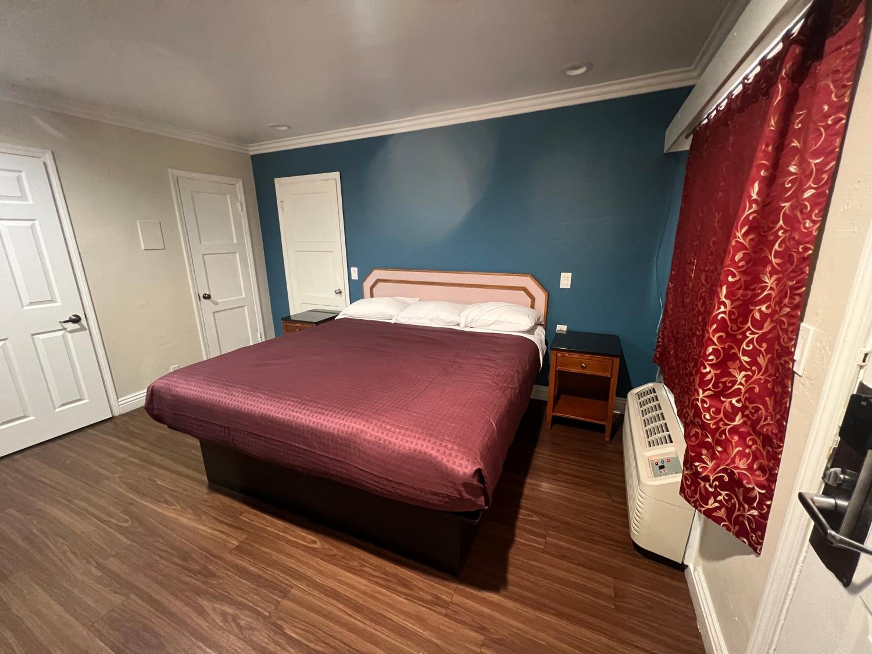 غرفة بسرير كينج، Harris Motel 2/10
