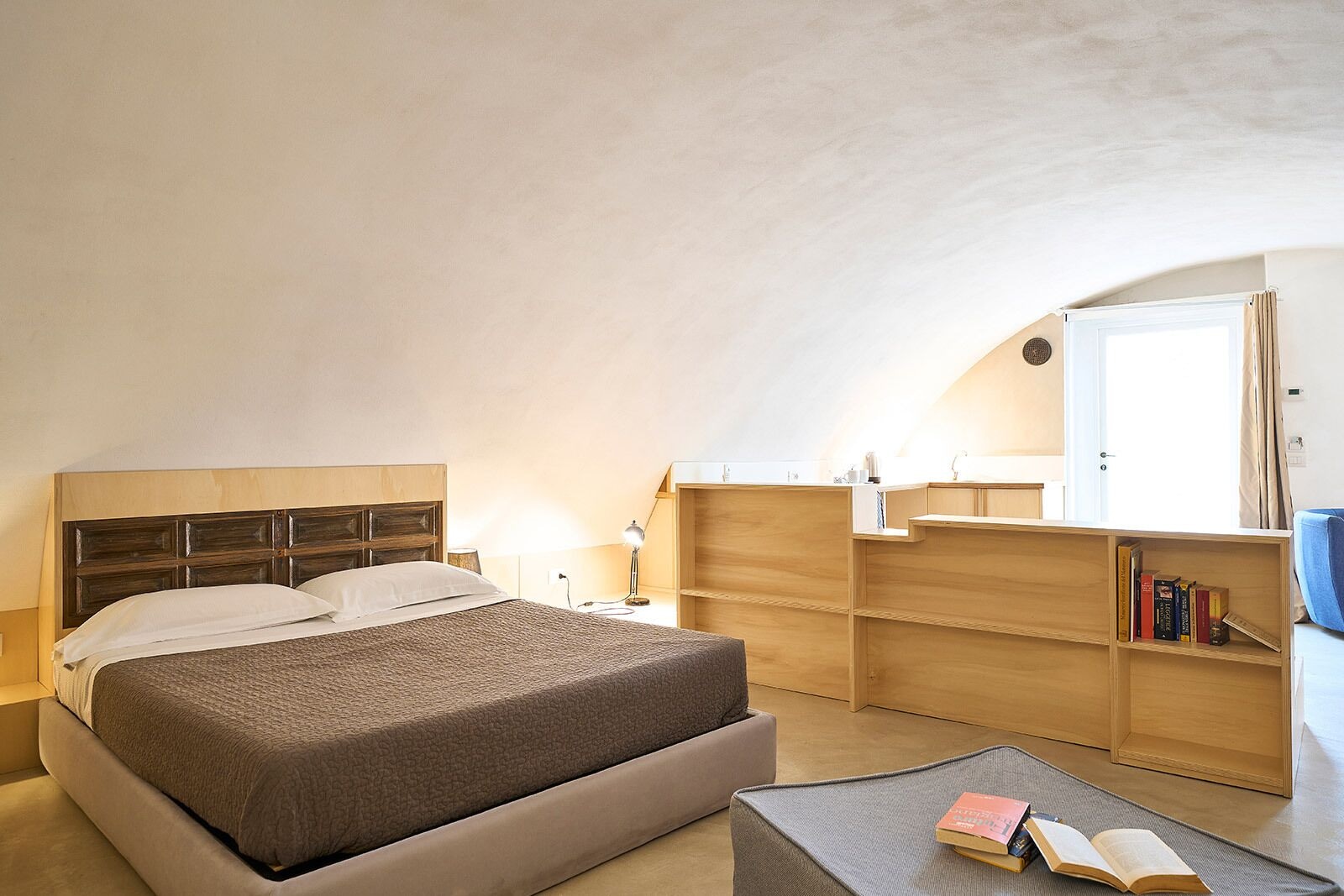 SUITE, CITY VIEW, BATHTUB