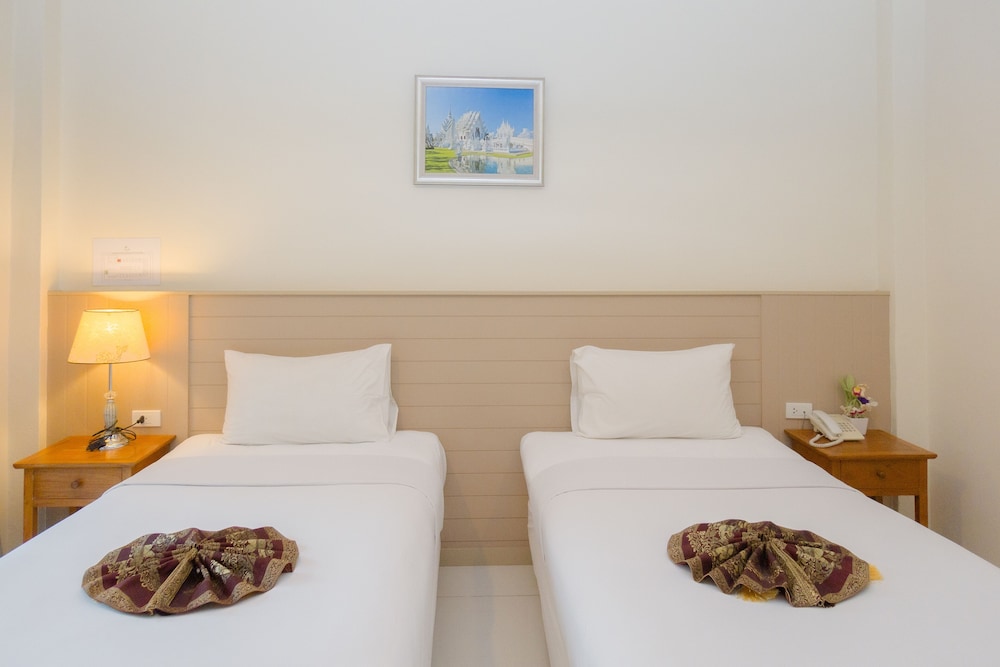 ROOM, TWIN BEDS, POOL VIEW