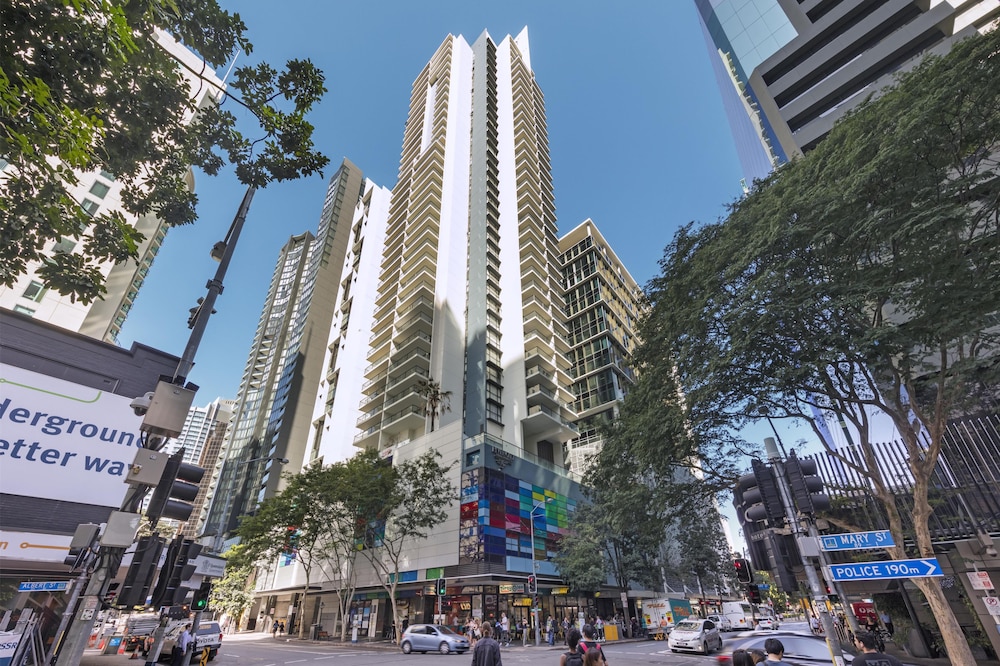 Oaks Brisbane River City Suites 56/72