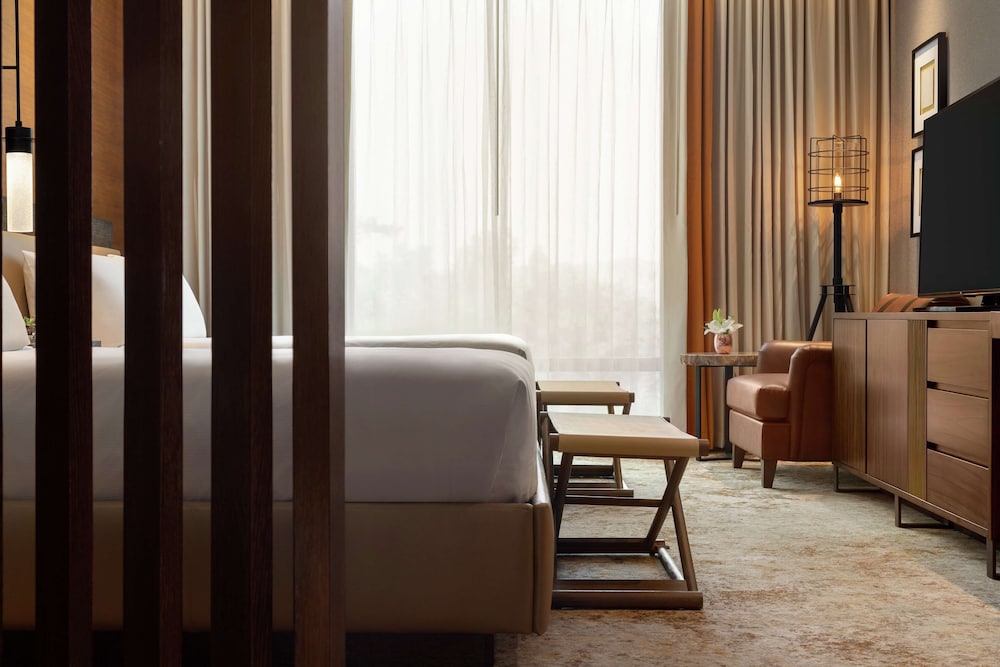 Hoodoo Moab, Curio Collection by Hilton 30/48