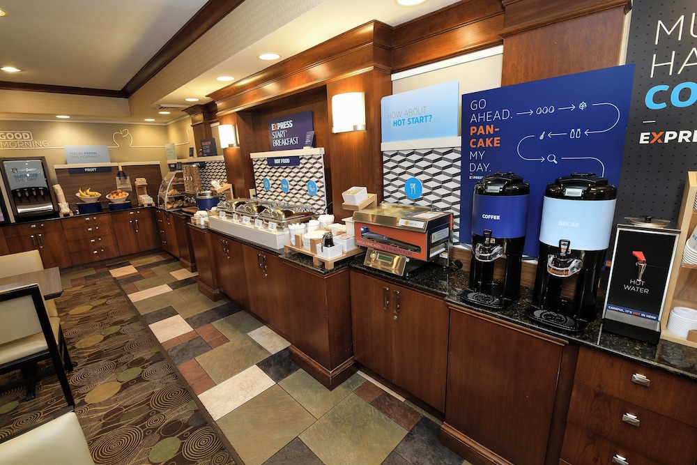 Holiday Inn Express Hotel And Suites Grand Forks 16/75