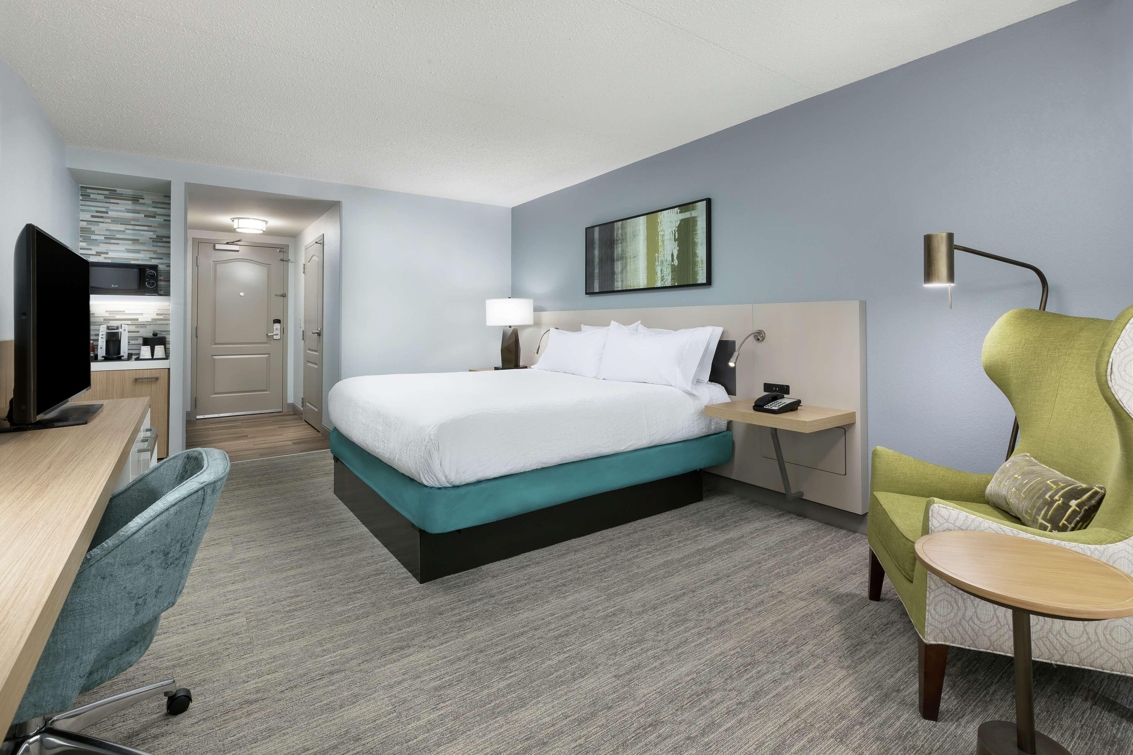 ROOM, KING BED, SOFA, ACCESSIBLE