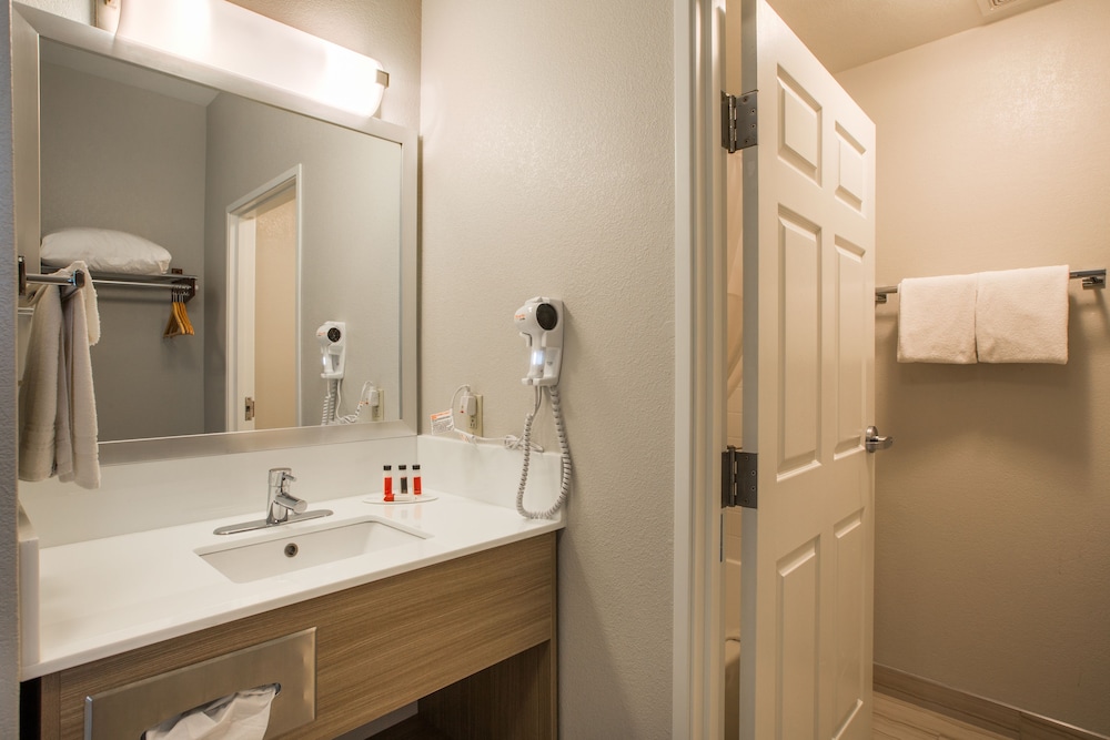Baymont By Wyndham Albuquerque Airport 65/66