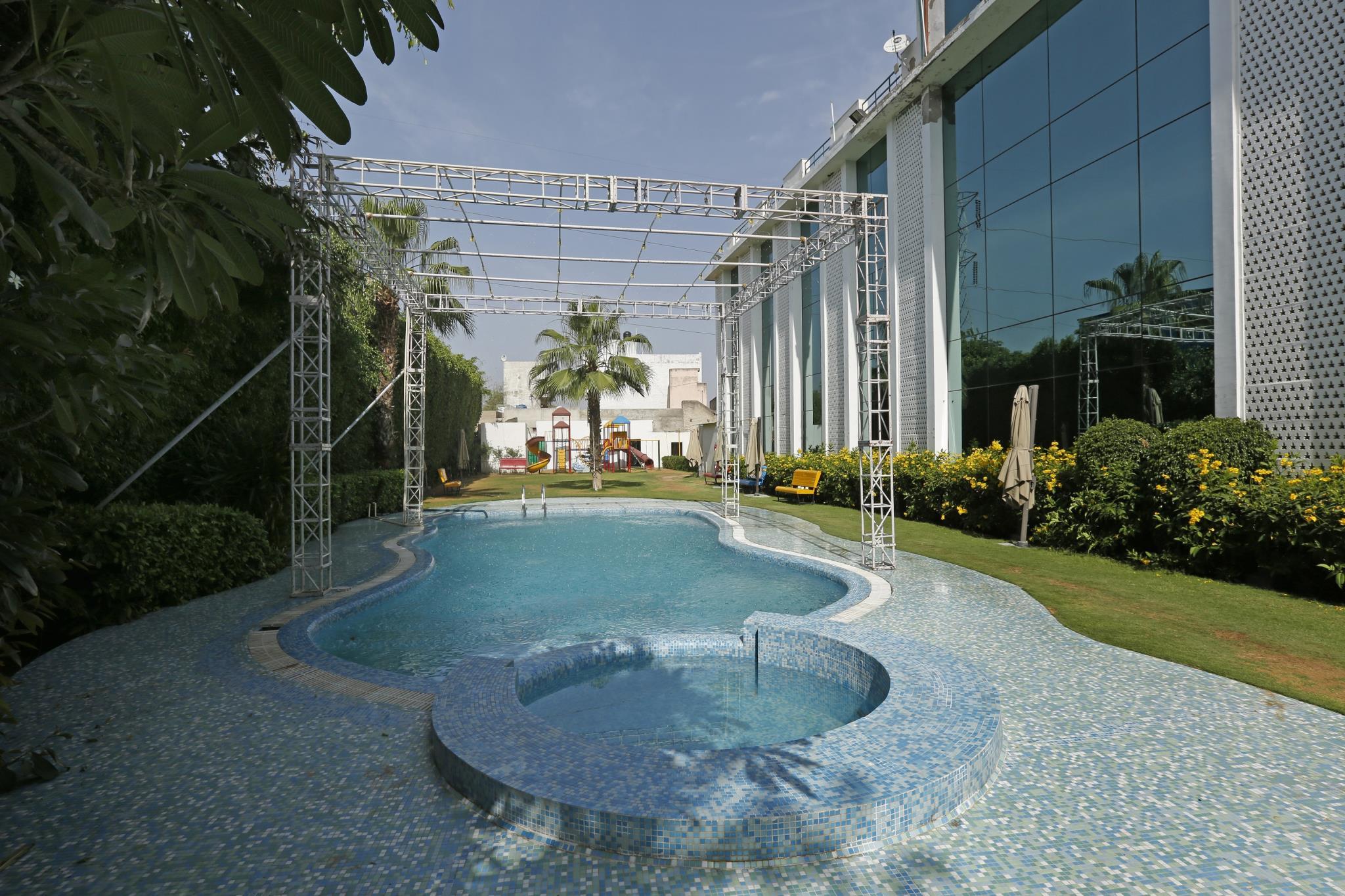PARADIZZO RESORT 20/21