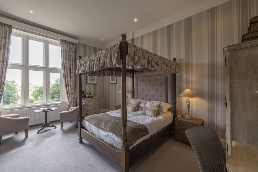 Falcon Manor Hotel 8/49