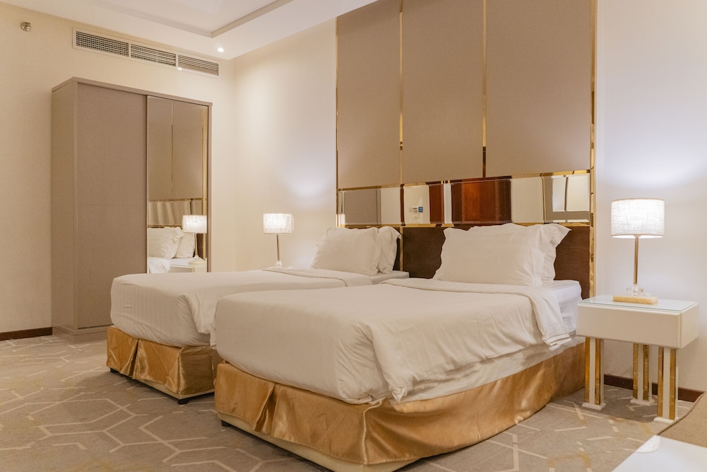 DELUXE, TWIN BEDS
