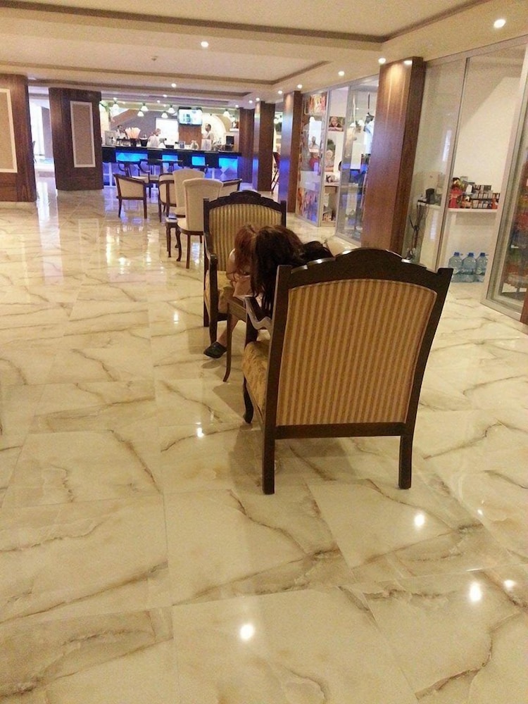 Lavinia Apart Hotel 8/66