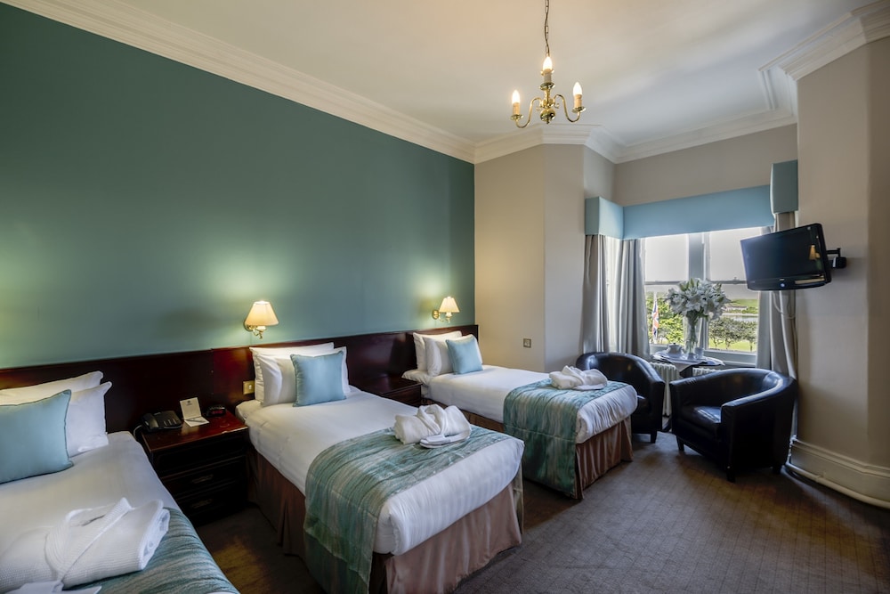 Family, 1 Double and 1 Single Bed