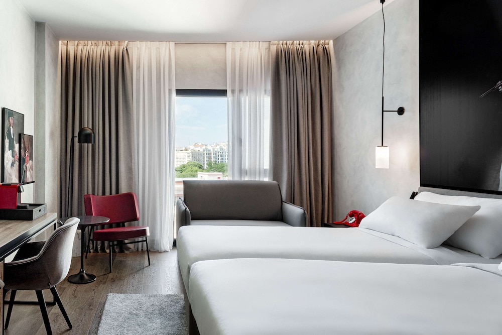 Radisson RED Madrid (ex. Paseo del Arte) 30/70