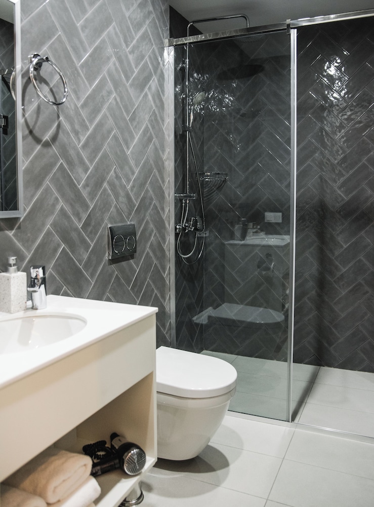 Makmani Hotel 56/62