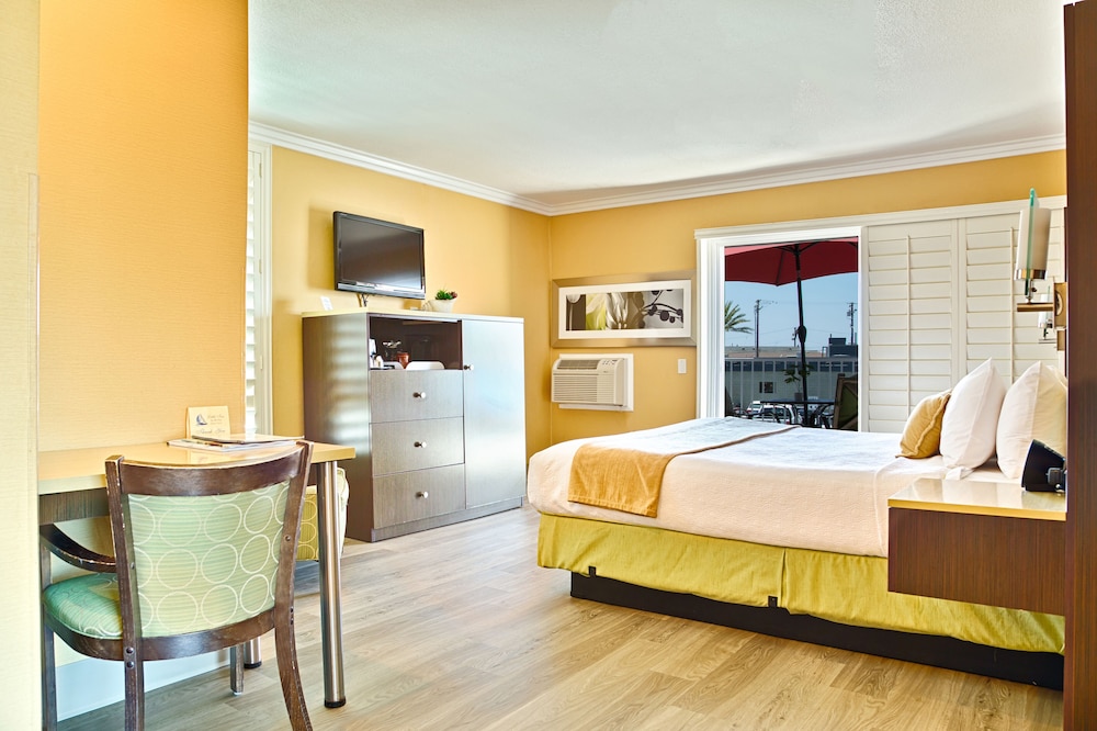 Little Inn By The Bay Newport Beach 16/45