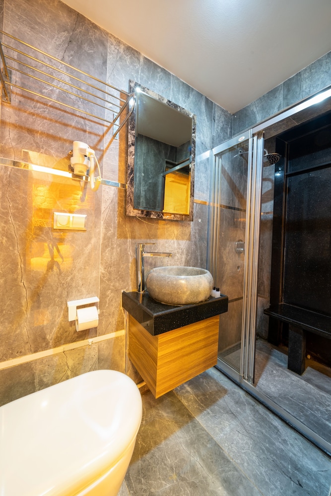 Holiday Business Otel 40/41
