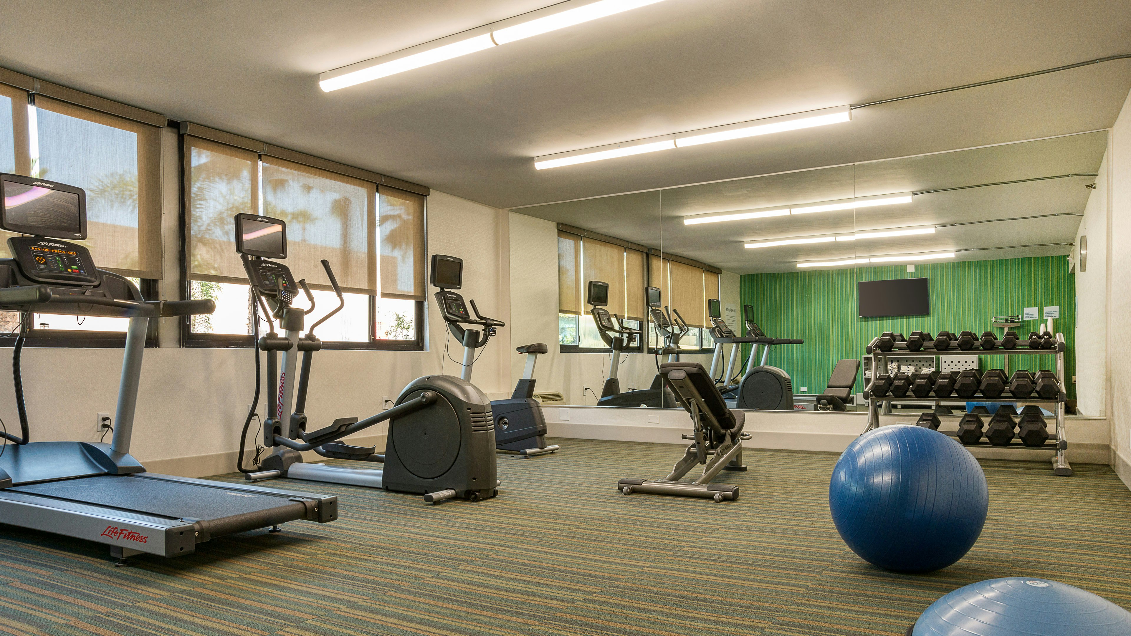 Holiday Inn Express Fullerton Anaheim 31/46