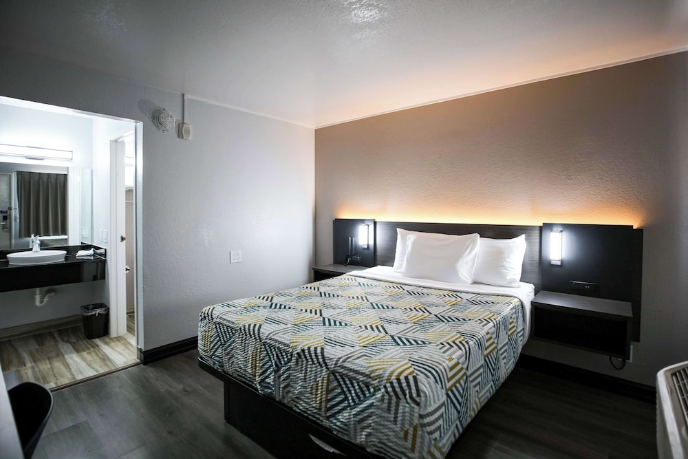 Motel6 Sacramento, CA - North 32/59