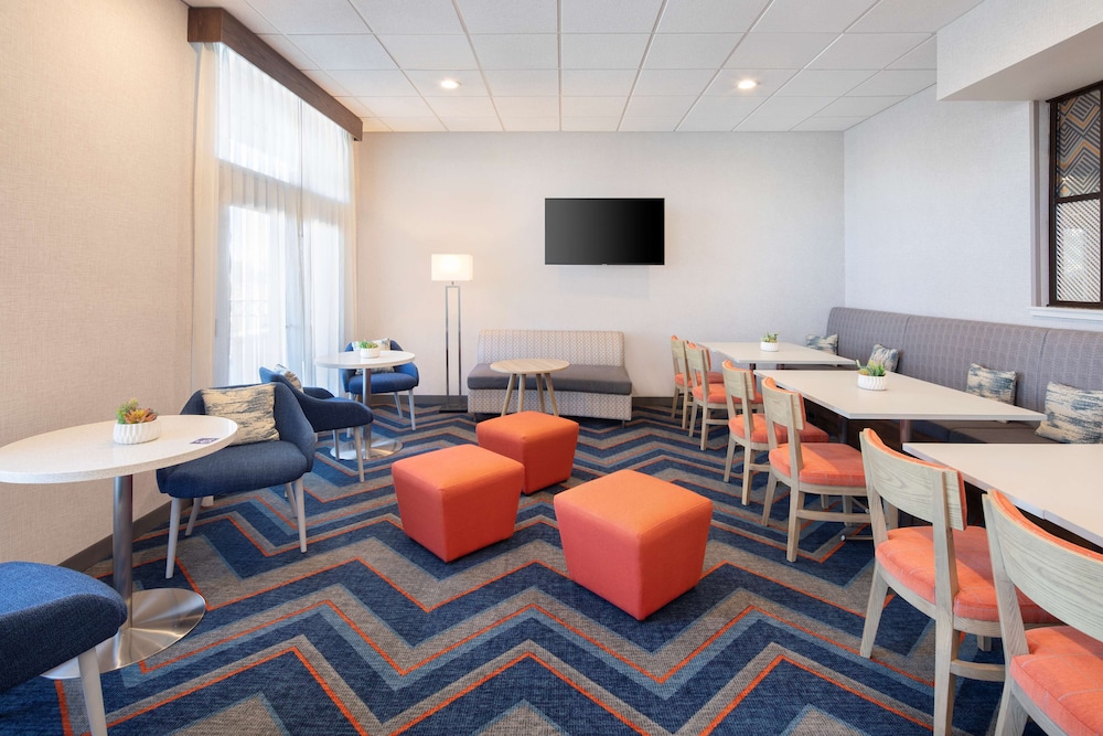 Hampton Inn Santa Cruz West Ca 44/48