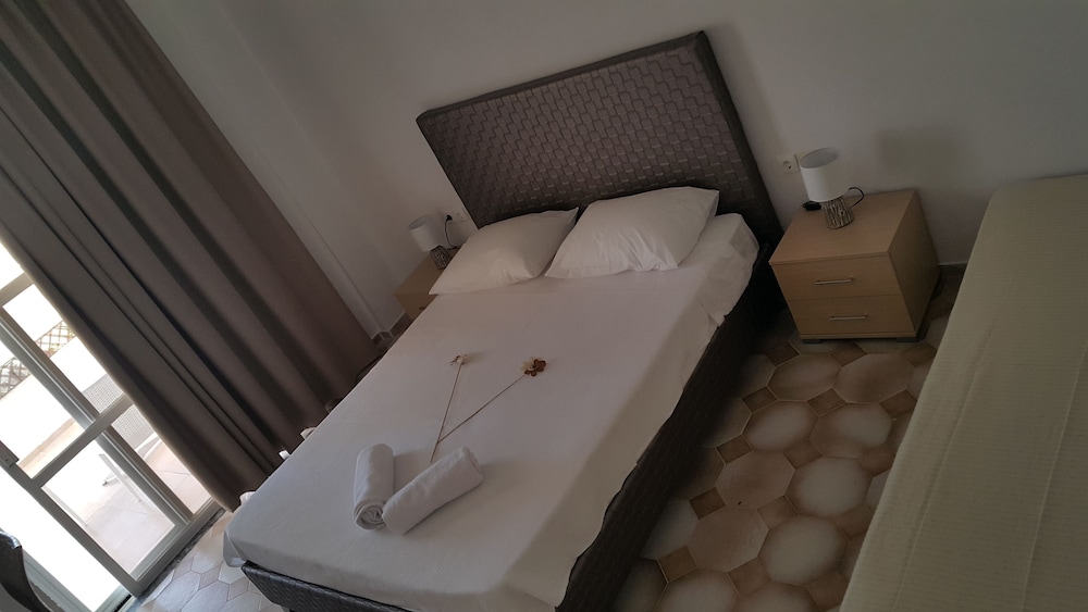 Maroula Blue Studios And Suites 21/70