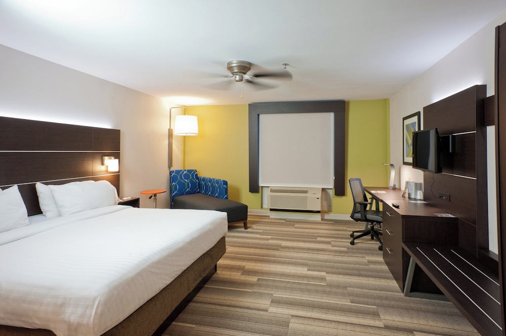 Suite, King Bed, Extra Floor Space