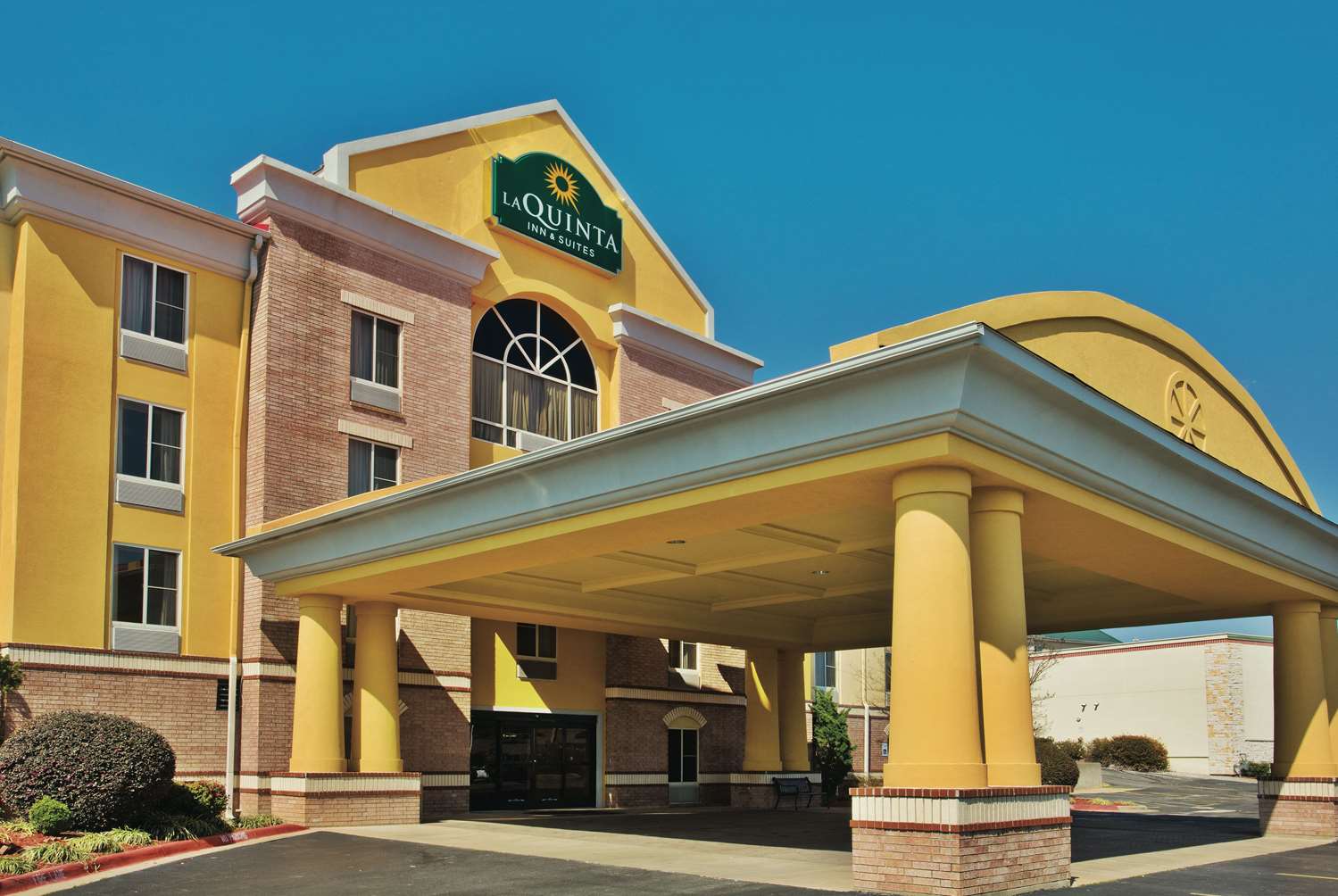 La Quinta Inn & Suites by Wyndham Hot Springs 2/57