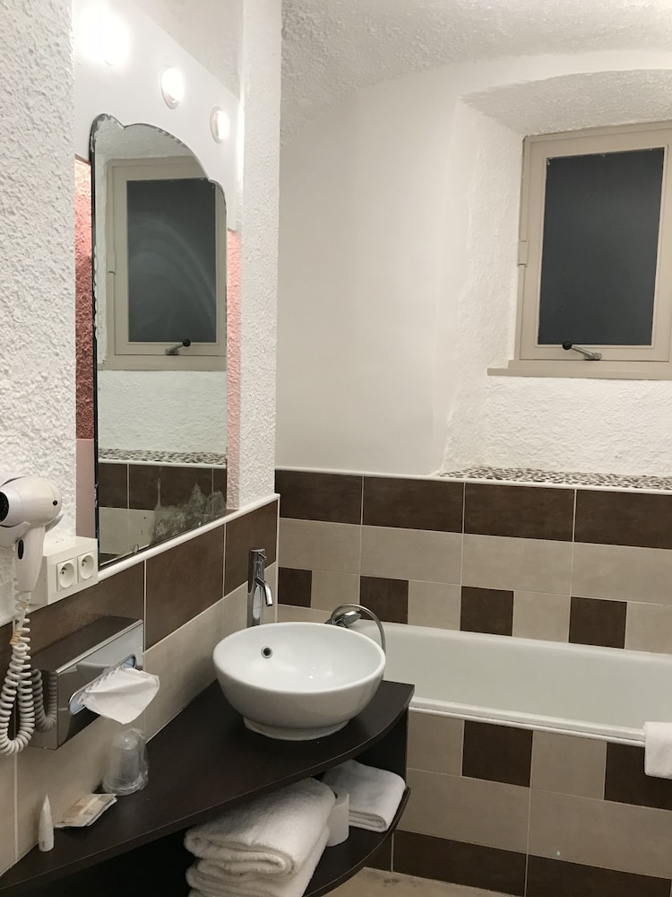 Hôtel Du Clocher 18/25