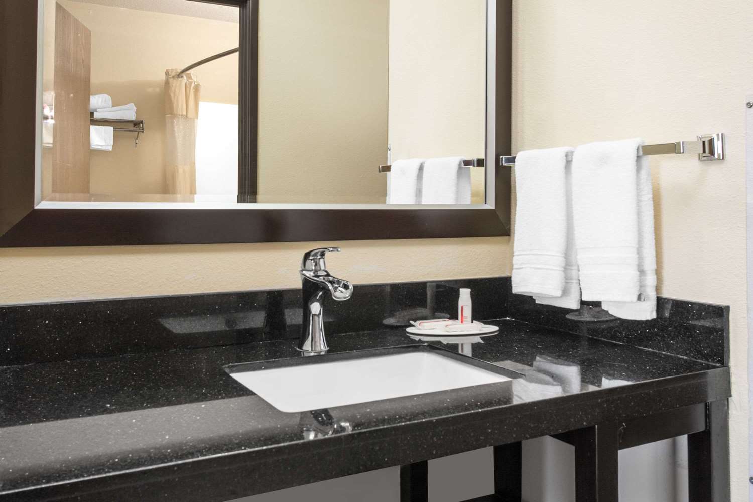 Days Inn by Wyndham North Platte 16/17