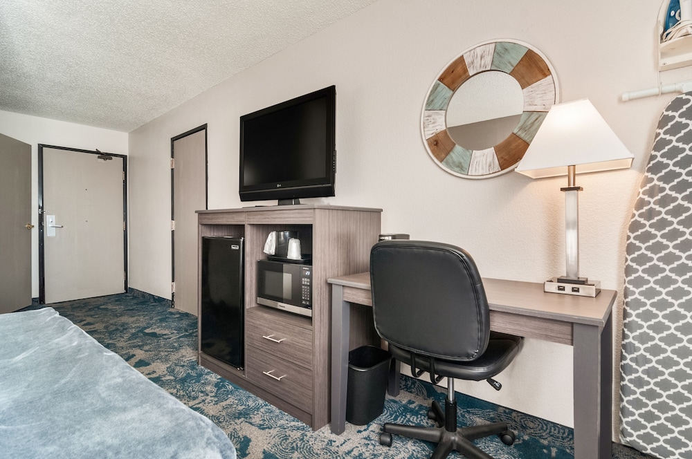 American Inn & Suites Metro Airport 21/27