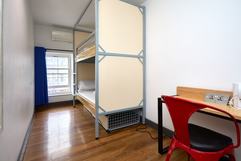 St Christophers Inn Village London Bridge Hostel Ex Hostel St Christophers Village 67/74