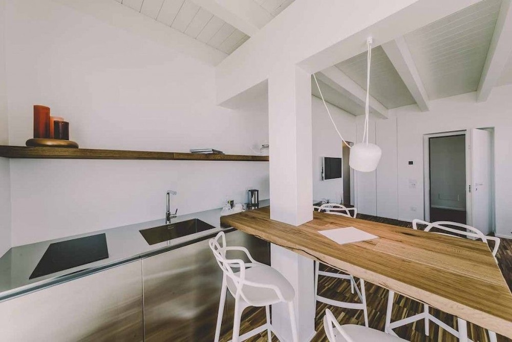 Suite 10 Home Design & Spa 14/69