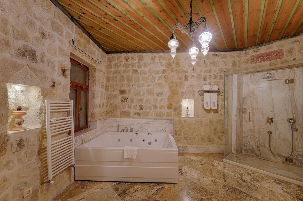 Taru Cave Suites 48/50