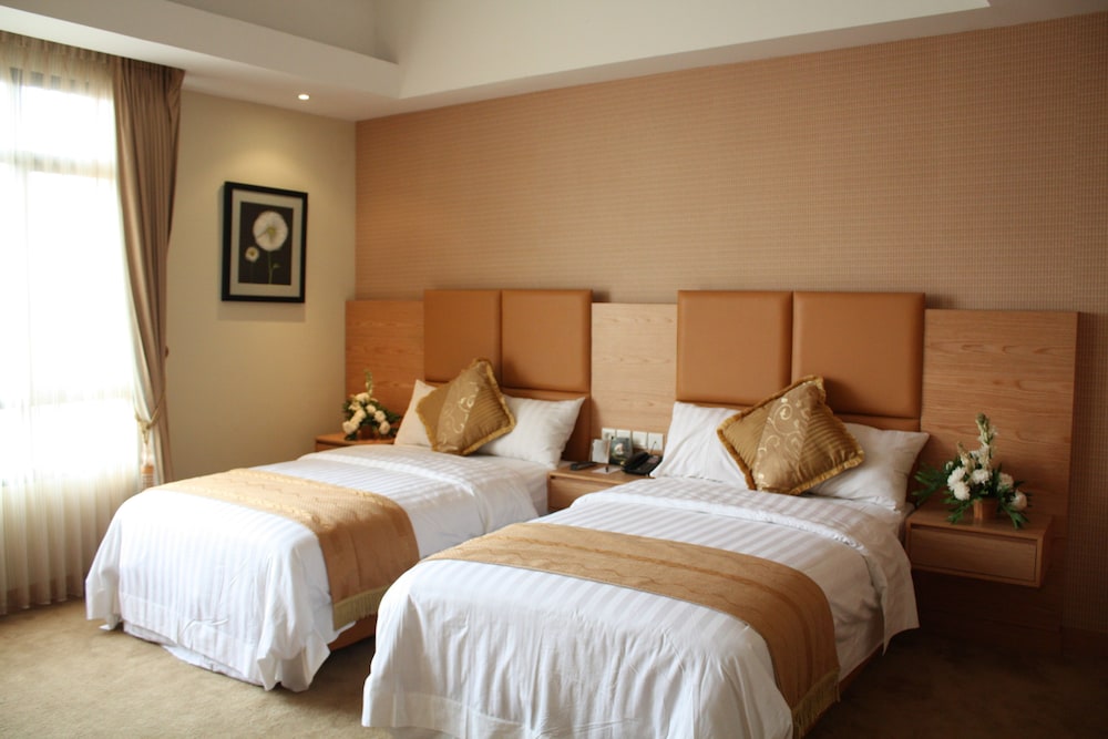 GRAND PASUNDAN CONVENTION HOTEL 14/65