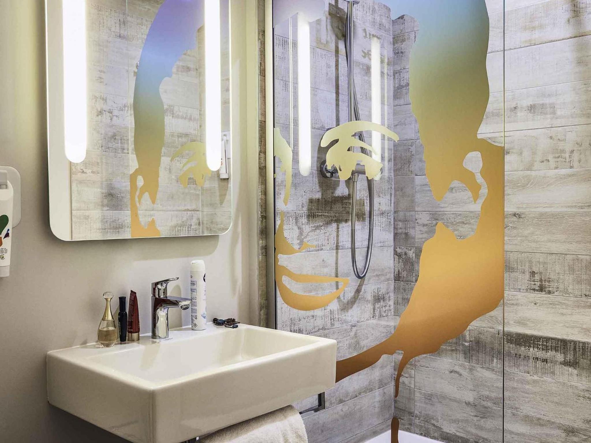 غرفة قياسية بسرير كينج، Ibis Styles Hyeres Rooftop & Spa 5/6