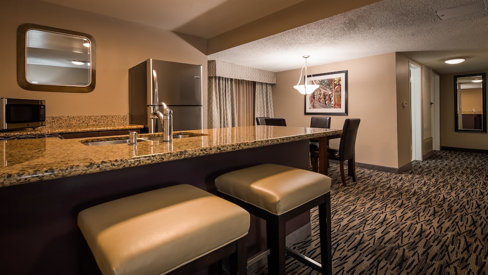Best Western Los Alamitos Inn & Suites 13/38