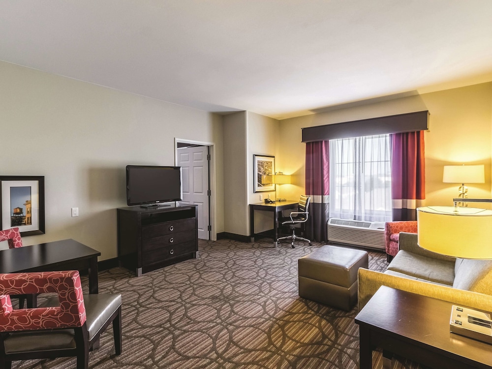 La Quinta Inn & Suites by Wyndham Fargo-Medical Center 40/60