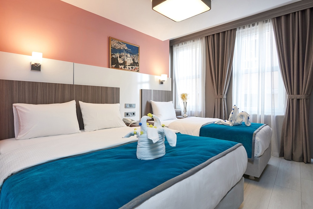 Renzo Hotel 12/38