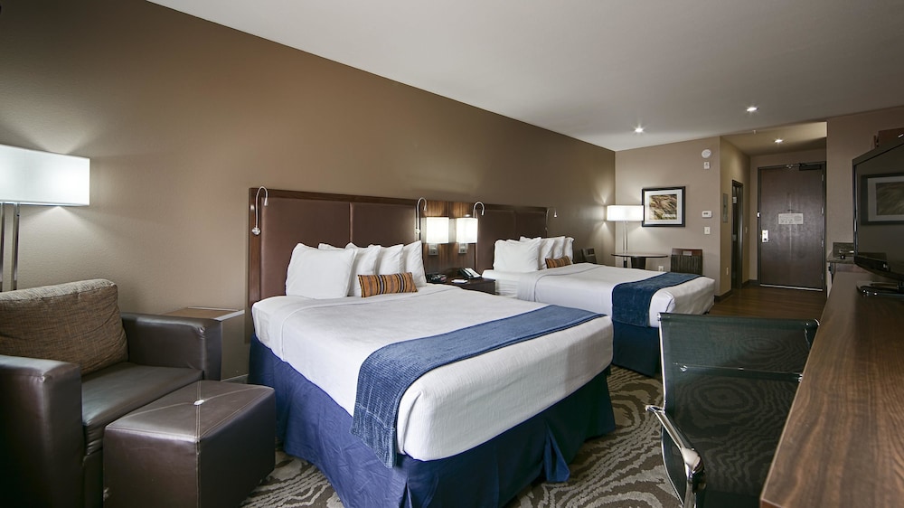Best Western Plus Williston Hotel & Suites 11/50