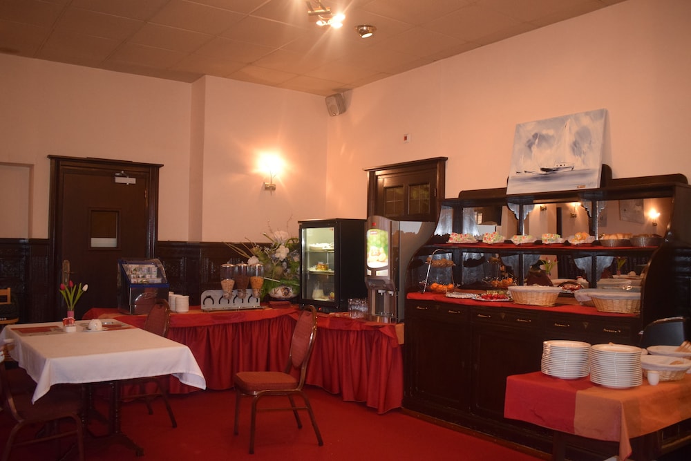 Metropol Hotel 49/66