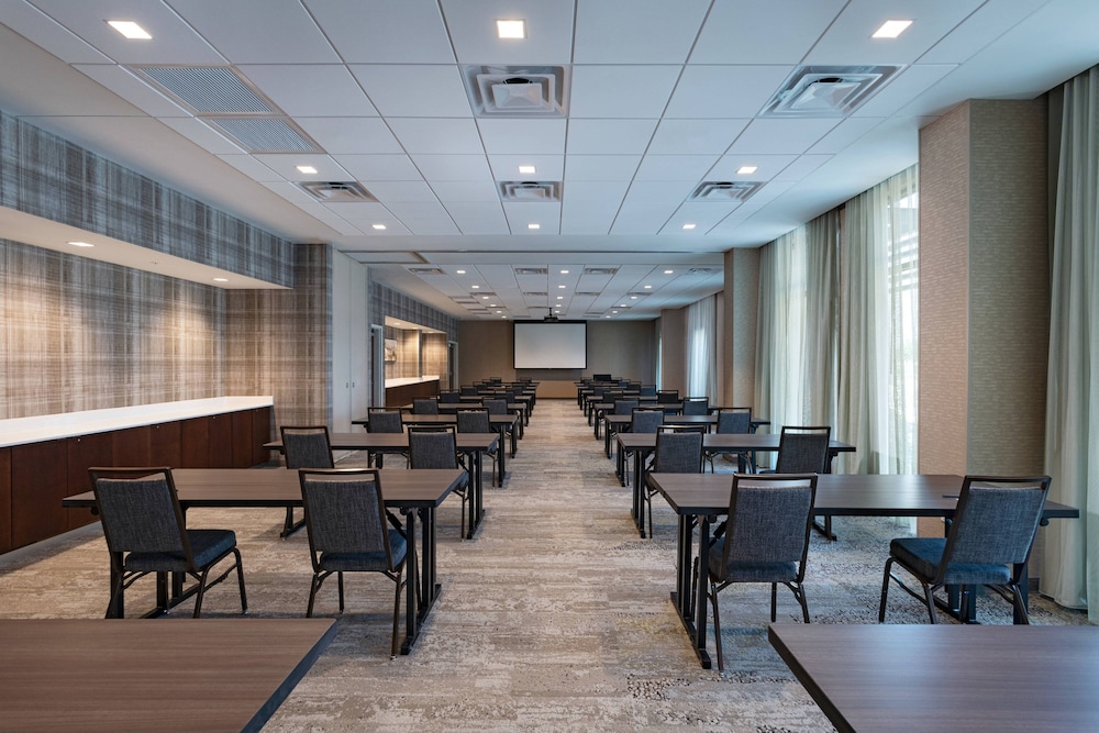Courtyard by Marriott Dallas Grand Prairie 39/44