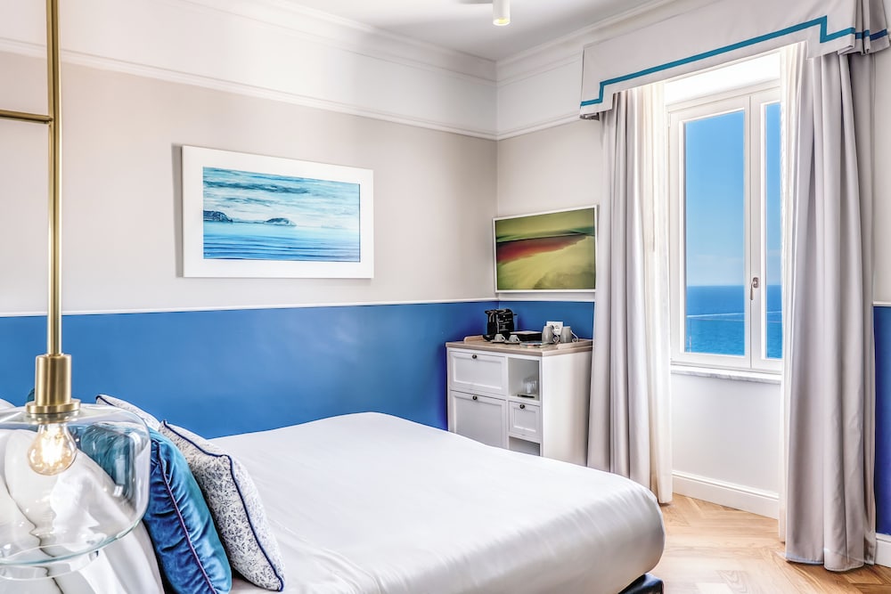 Deluxe, King Bed, Sea View