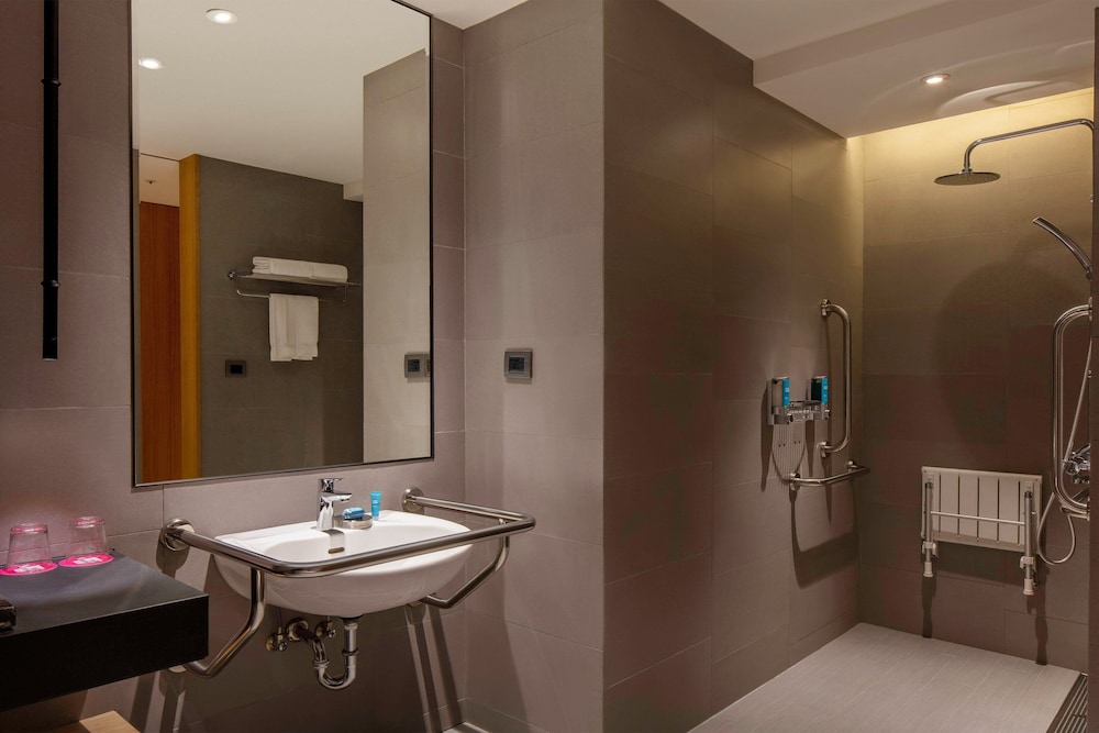 Aloft Taipei Zhongshan Hotel 9/36