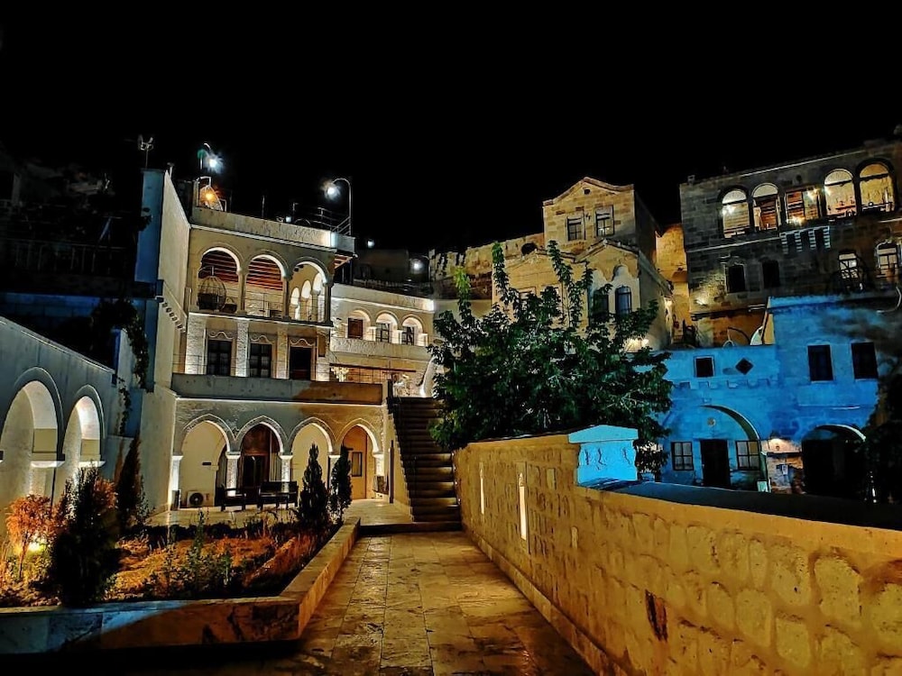Medusa Cave Hotel 5/50