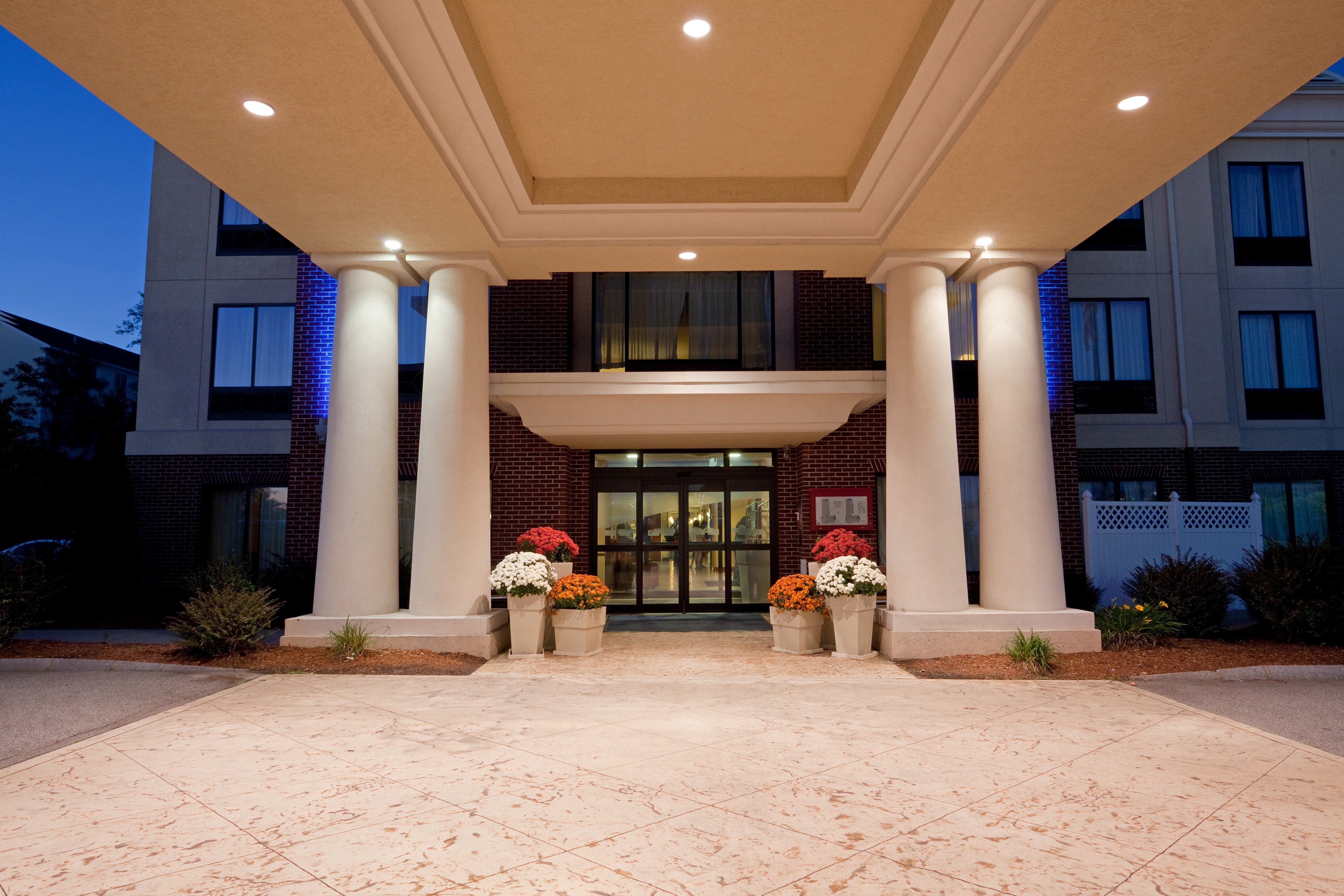 Holiday Inn Express Hotel And Suites Manchester Airport 60/72