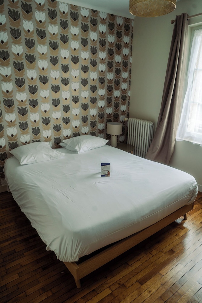 HOTEL DE LA PLACE 7/50