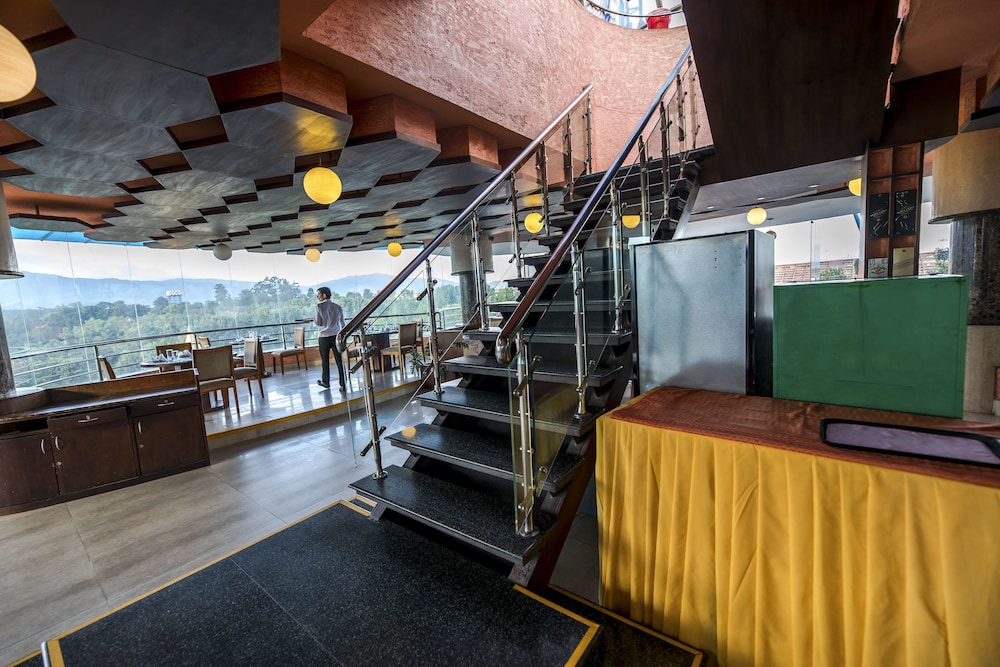 SUMMIT RESIDENCY AIRPORT HOTEL 43/48