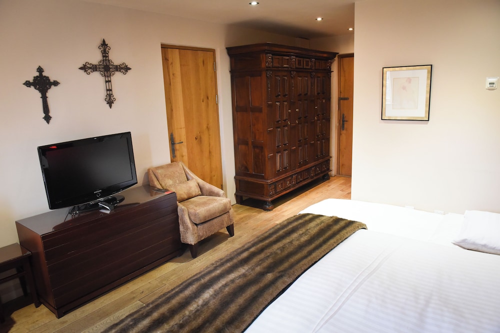 Glenskirlie House and Castle 24/28