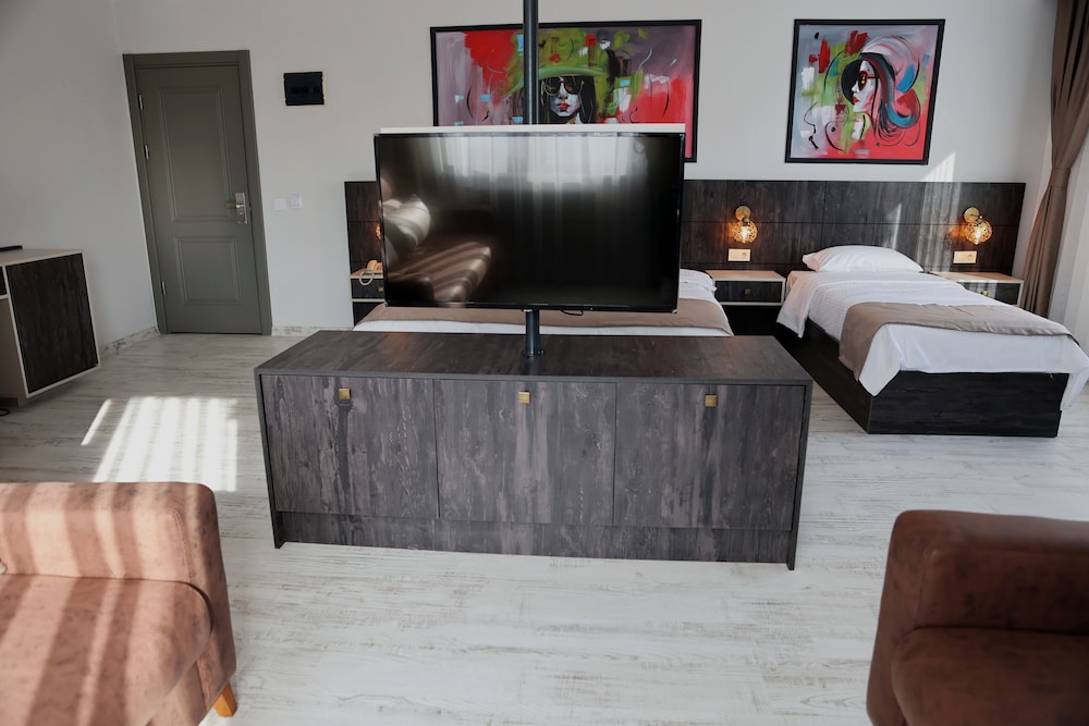 Sar-Per Suites & Hotel 2/31