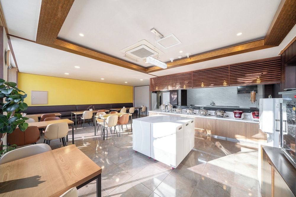 Pearl Business Hotel 7/50
