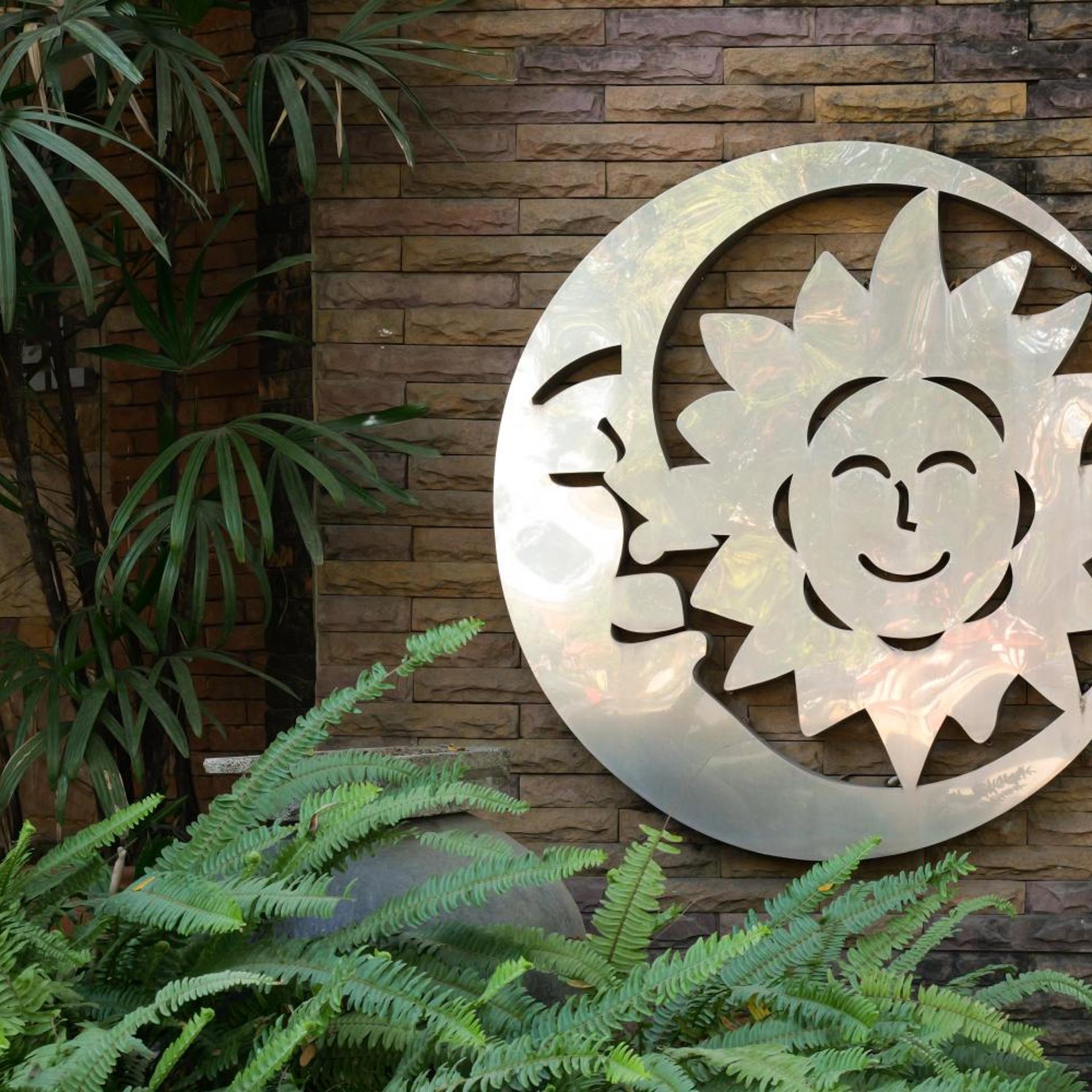 Moon and Sun Hotel 44/49