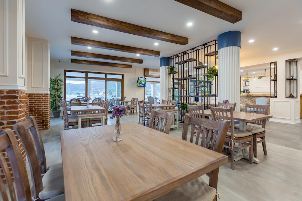 Hanedan Hotel 28/40
