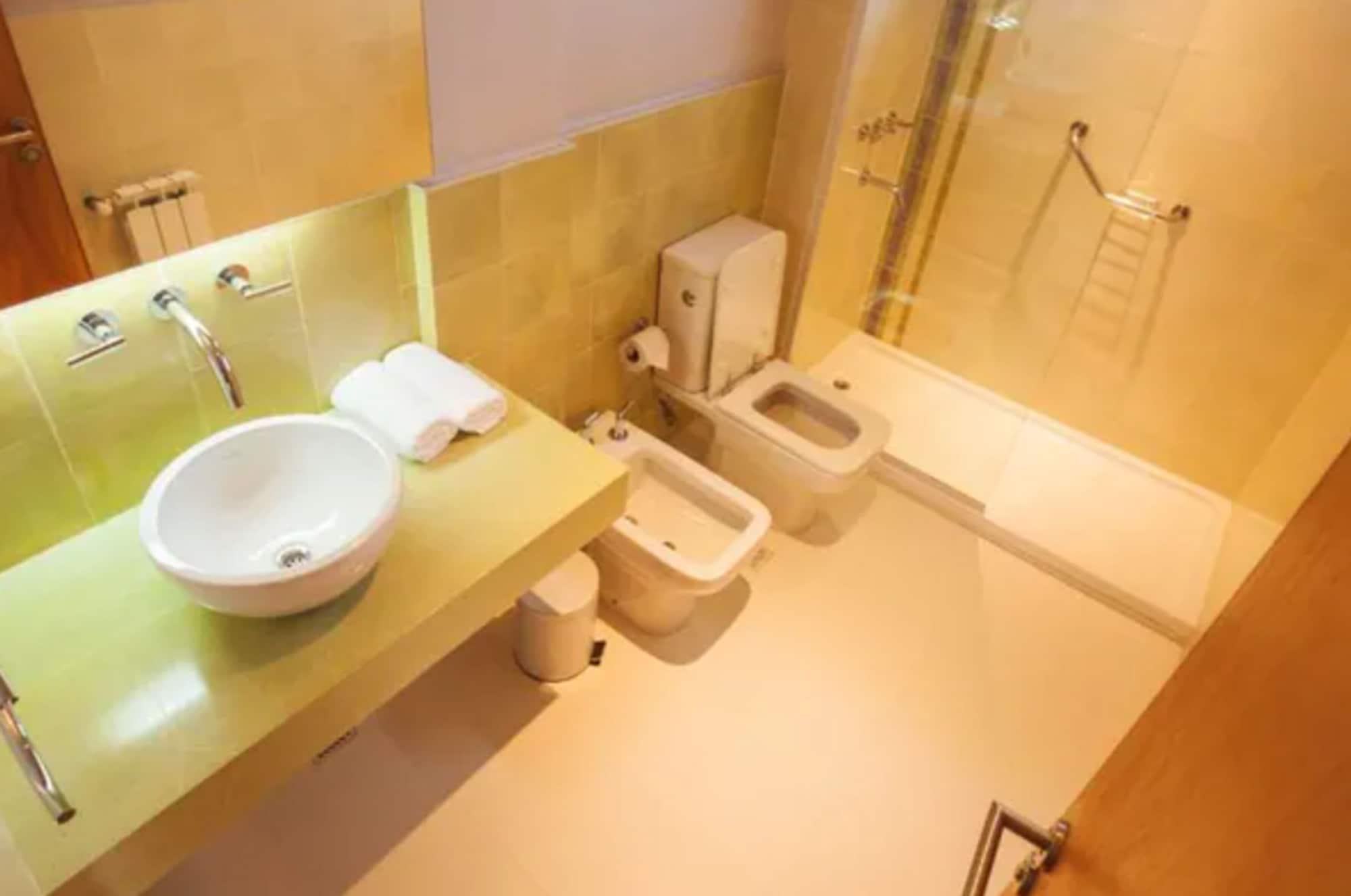 AMALINAS HOTEL 31/33