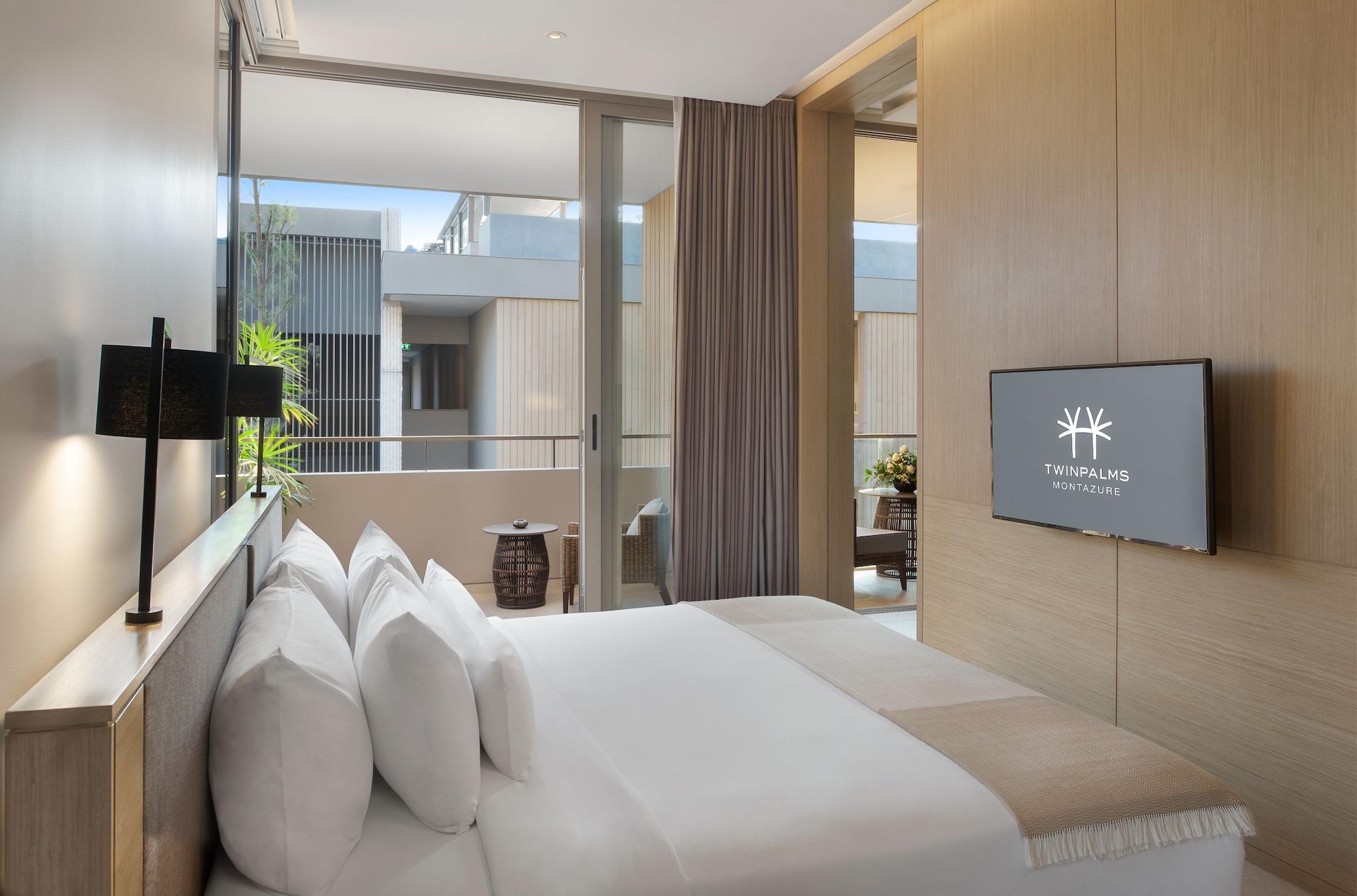 Azure, Suite, King Bed